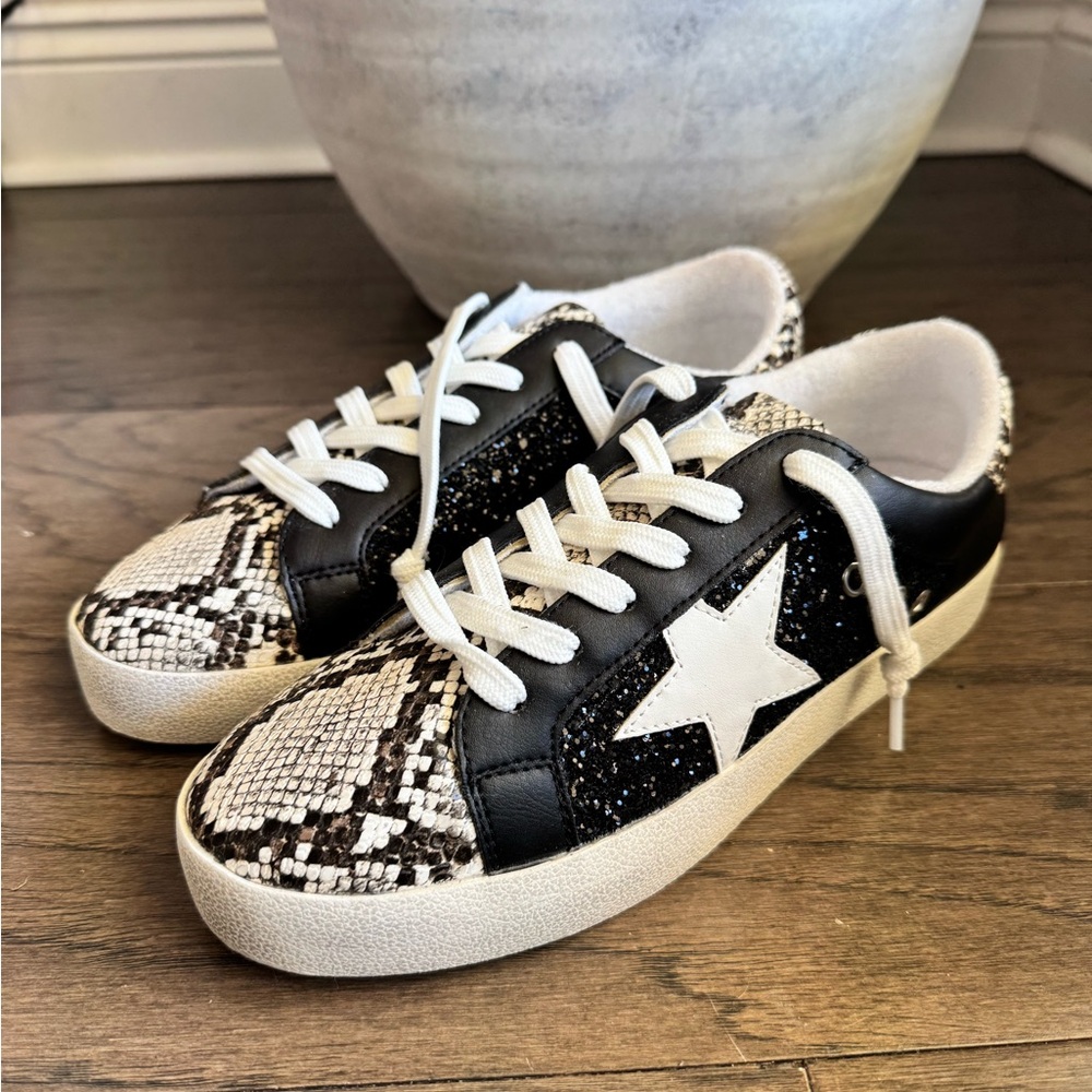 Kell Parker Black Glitter Star Snakeskin Sneakers Women Size 9 NWOT